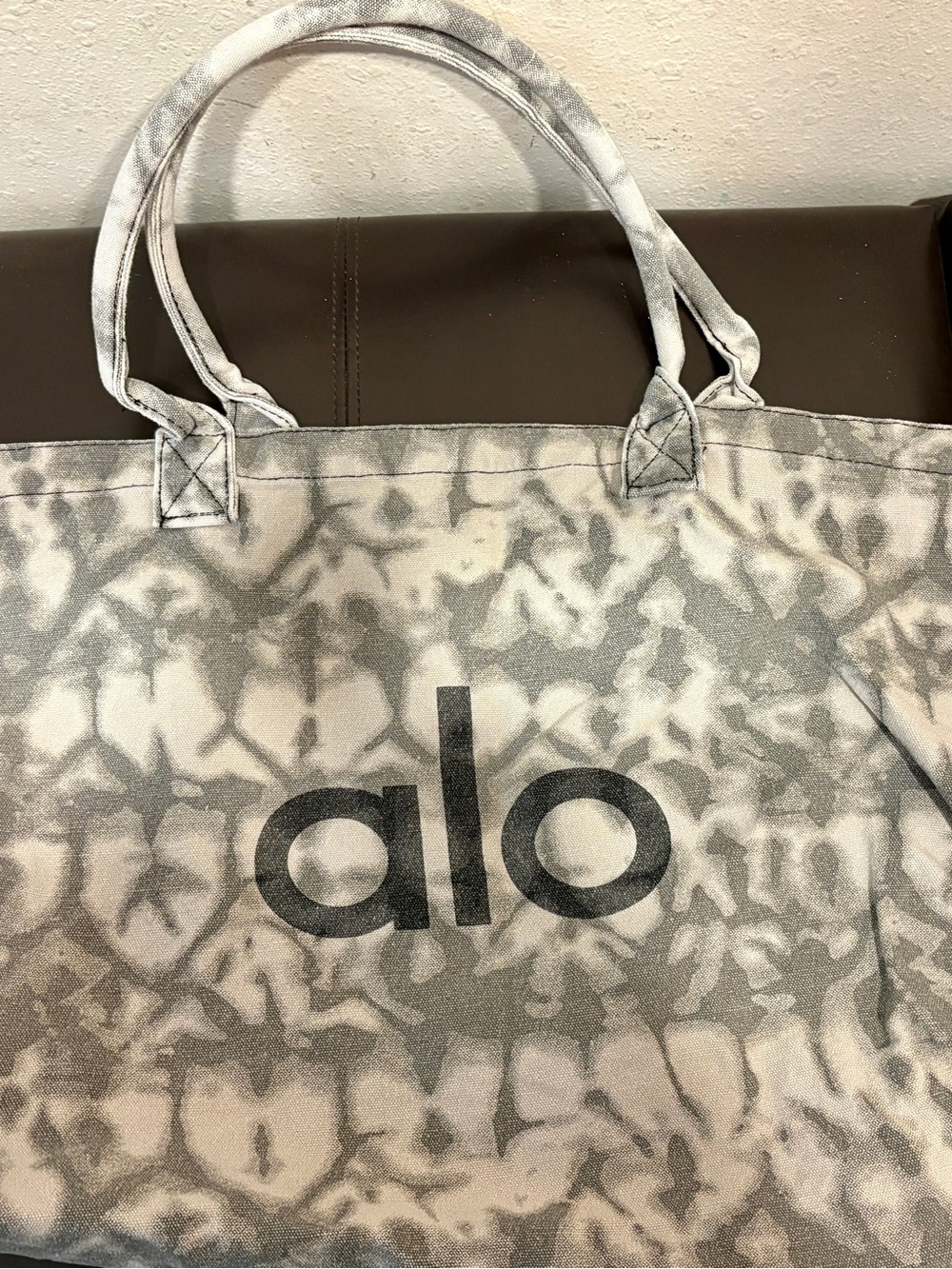ALO Yoga Gray and White Tie-Dye Canvas Tote